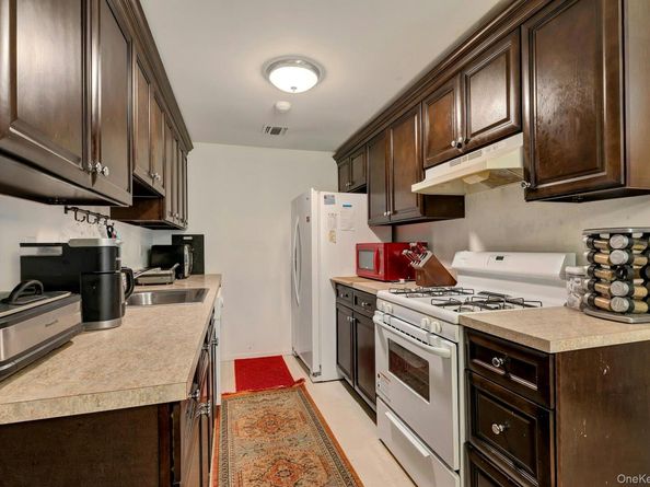 392 Birchwood Road, Medford NY 11763