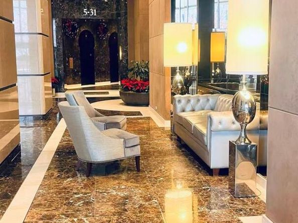 330 E 38th Street 53K, New York (Manhattan) NY 10016