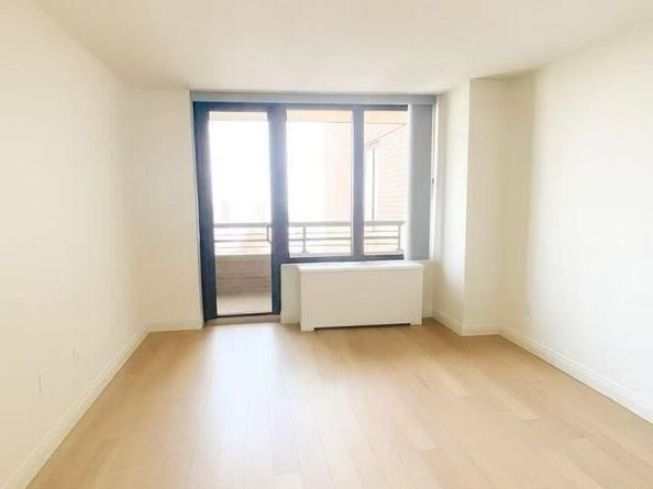 330 E 38th Street 53K, New York (Manhattan) NY 10016