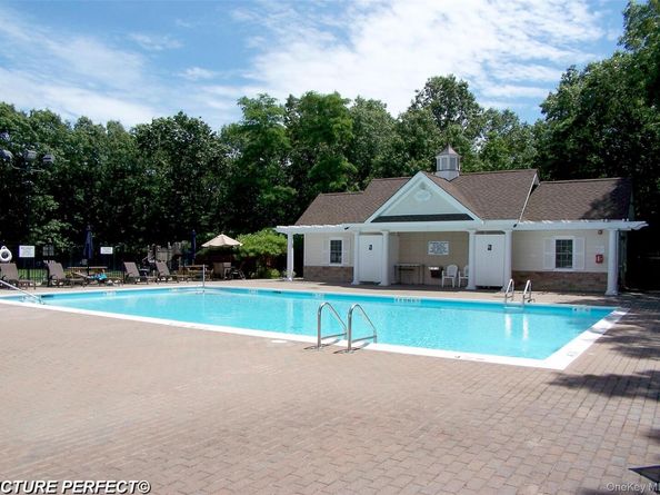 460 Old Town Road 27 P, Port Jefferson Station NY 11776