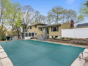 6 George Court, Miller Place NY 11764