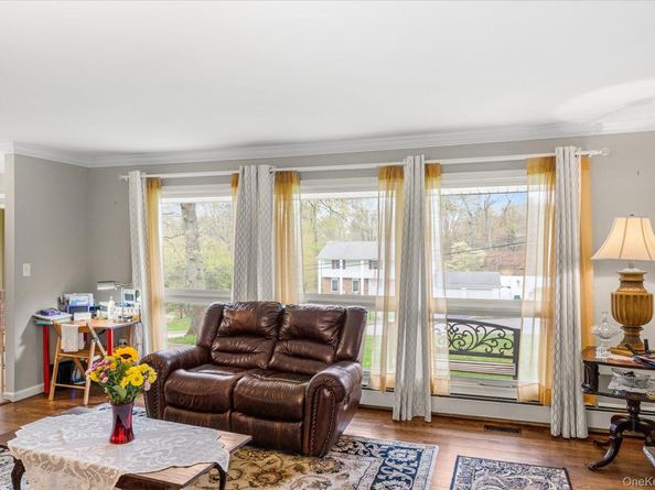 6 George Court, Miller Place NY 11764