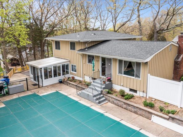 6 George Court, Miller Place NY 11764