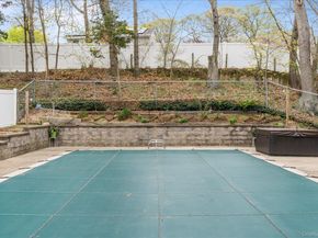 6 George Court, Miller Place NY 11764