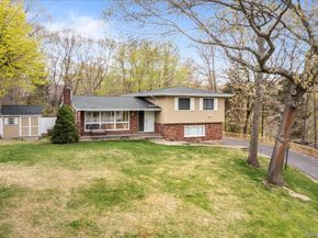 6 George Court, Miller Place NY 11764