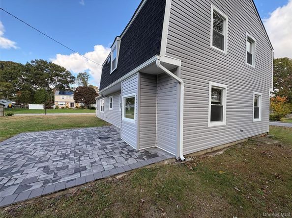 14 Whitney Lane, Coram NY 11727