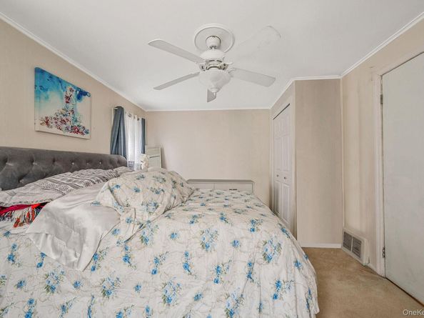 14 West Drive, Bay Shore NY 11706