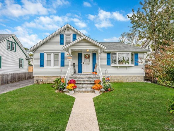14 West Drive, Bay Shore NY 11706