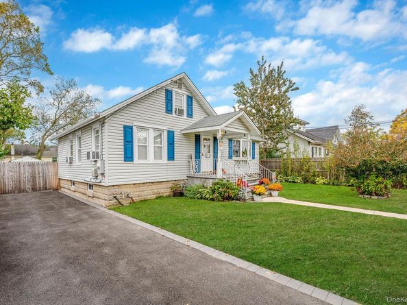 14 West Drive, Bay Shore NY 11706