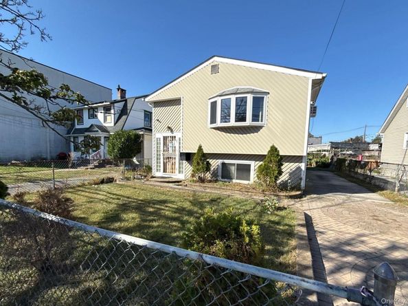 11 Mount Avenue, Freeport NY 11520