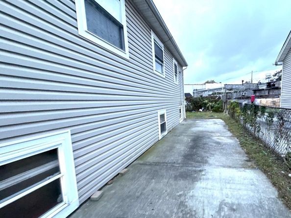 11 Mount Avenue, Freeport NY 11520