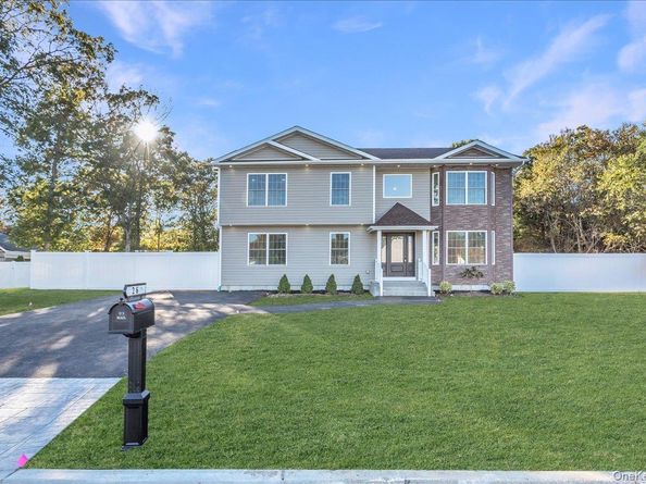 26 Gabon Lane, Coram NY 11727