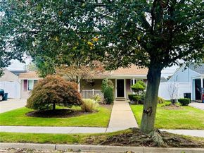 27 Wildflower Lane, Wantagh NY 11793