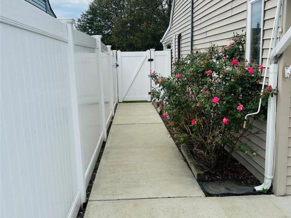 27 Wildflower Lane, Wantagh NY 11793