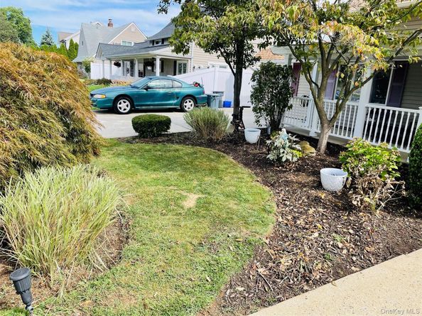 27 Wildflower Lane, Wantagh NY 11793