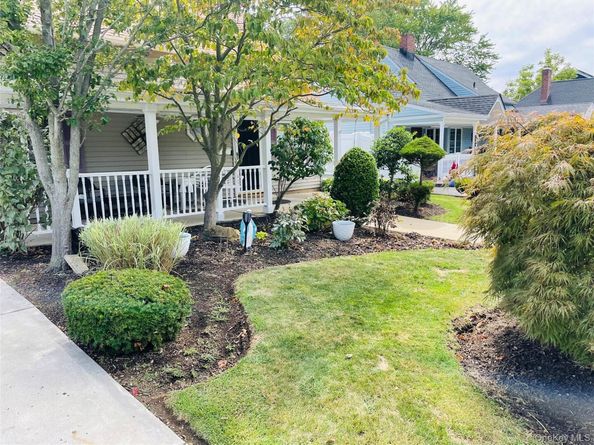 27 Wildflower Lane, Wantagh NY 11793
