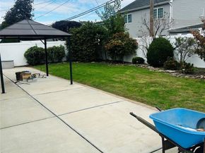 27 Wildflower Lane, Wantagh NY 11793