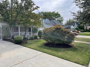 27 Wildflower Lane, Wantagh NY 11793
