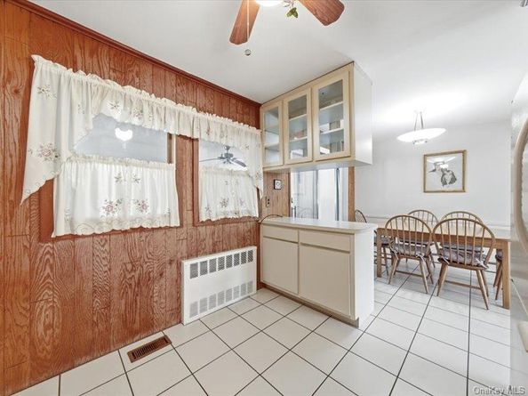 79 Beecher Road, North Babylon NY 11703