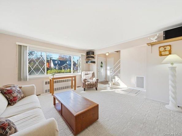 79 Beecher Road, North Babylon NY 11703