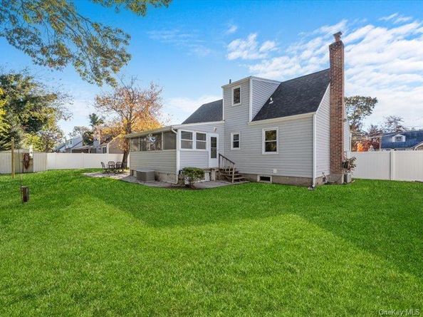 79 Beecher Road, North Babylon NY 11703