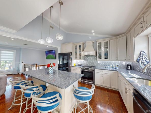 125 Spruce Street, Lindenhurst NY 11757