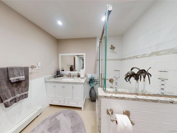 125 Spruce Street, Lindenhurst NY 11757