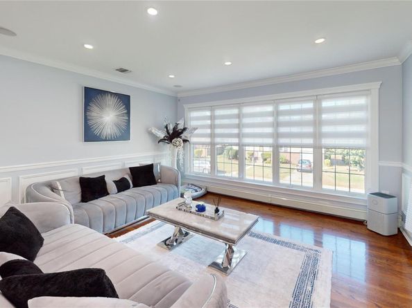 125 Spruce Street, Lindenhurst NY 11757