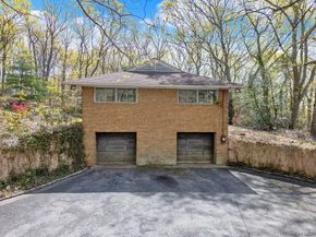 28 Picardy Lane, Laurel Hollow NY 11791
