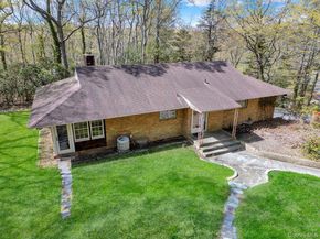 28 Picardy Lane, Laurel Hollow NY 11791