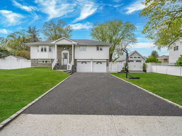 6 Warbler Lane, Commack NY 11725