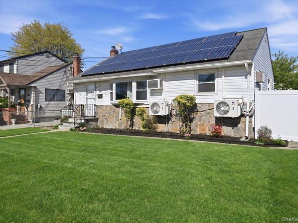 10 Gardner Avenue, Hicksville NY 11801
