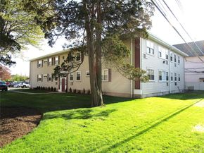 324 Post Avenue 9F, Westbury NY 11590