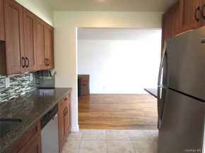 324 Post Avenue 9F, Westbury NY 11590