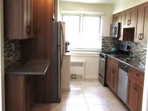 324 Post Avenue 9F, Westbury NY 11590