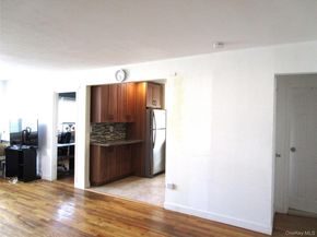 324 Post Avenue 9F, Westbury NY 11590