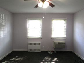 324 Post Avenue 9F, Westbury NY 11590