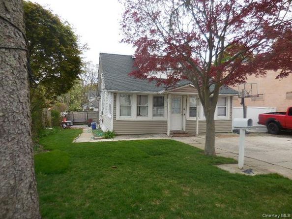 211 Lowndes Avenue, Huntington Station NY 11746