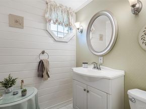 17 Glen Lane, Kings Park NY 11754