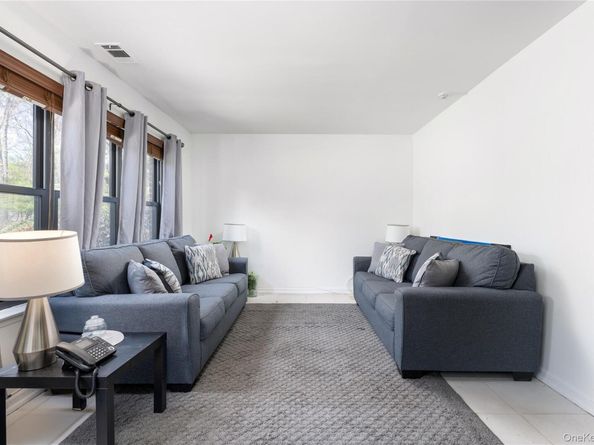28 Bailey Court 28, Middle Island NY 11953