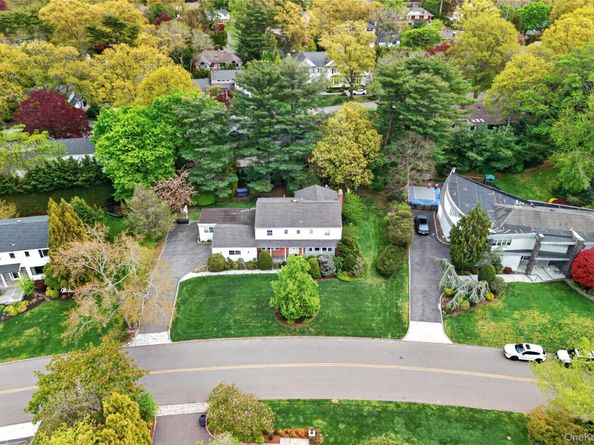 58 Hummingbird Drive, East Hills NY 11576