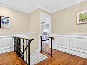 58 Hummingbird Drive, East Hills NY 11576