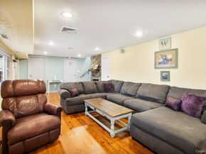 11 Harvest Lane, West Islip NY 11795