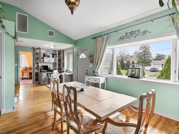 11 Harvest Lane, West Islip NY 11795
