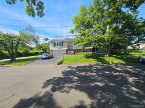 5 Ireland Place, Copiague NY 11726