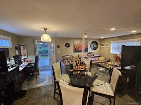 5 Ireland Place, Copiague NY 11726
