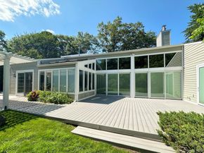 18 Windemere Way, Woodbury NY 11797