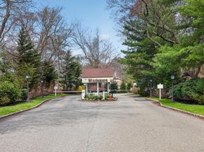 18 Windemere Way, Woodbury NY 11797