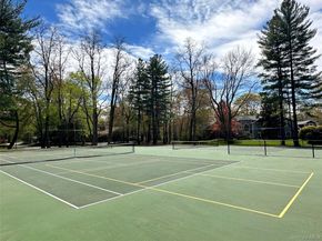 18 Windemere Way, Woodbury NY 11797