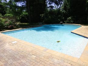 18 Windemere Way, Woodbury NY 11797